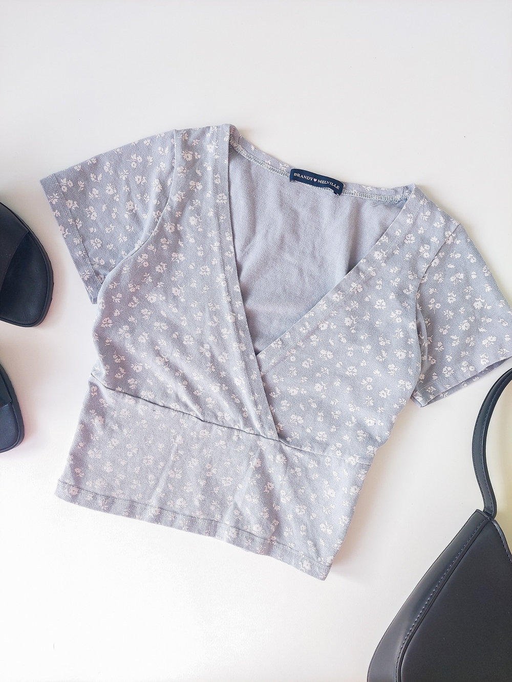 Brandy Melville XS Light Blue Floral  Crop Top Short Sleeve Cotton Women's
